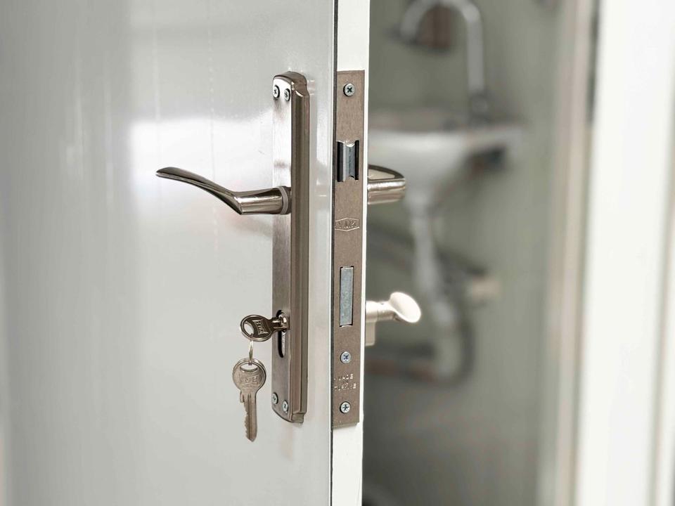 CONTENEDOR SANITARIO DOBLE CON WC