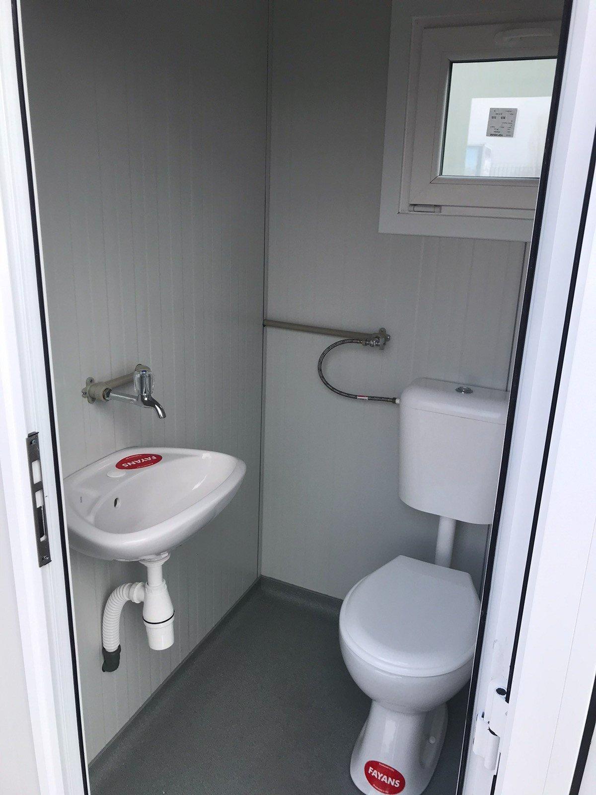 CONTENEDOR SANITARIO 2,4 X 1,4M