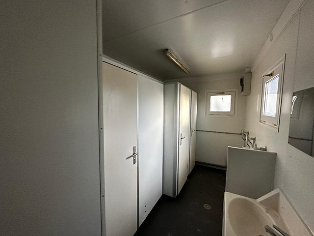 CONTENEDOR SANITARIO EQUIPADO