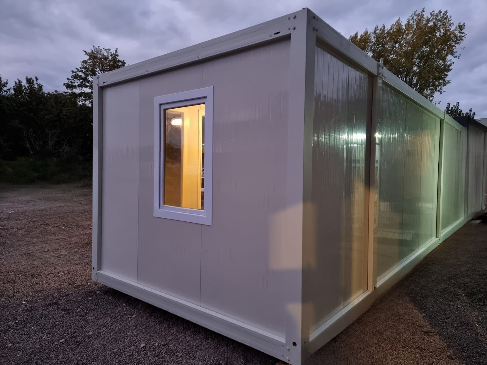 CONTENEDOR DE OFICINA DE VIDRIO