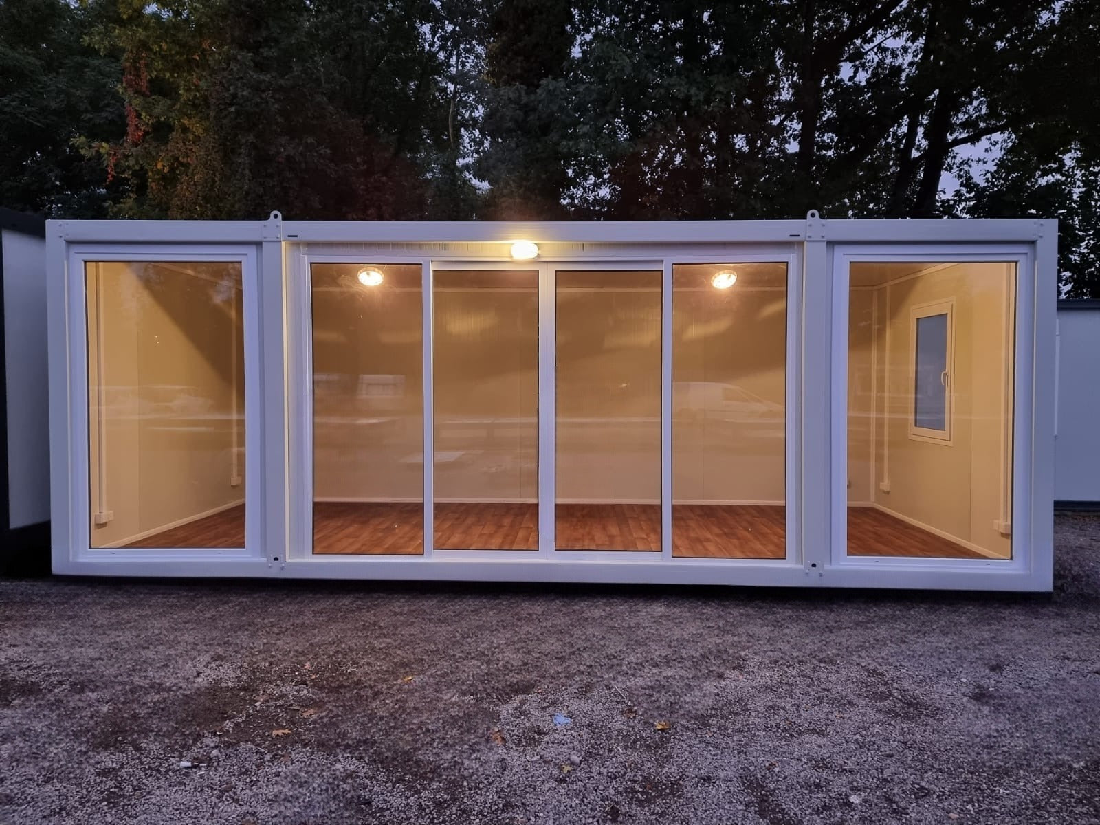 CONTENEDOR DE OFICINA DE VIDRIO