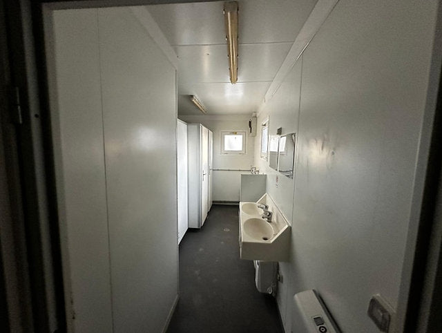 CONTENEDOR SANITARIO EQUIPADO