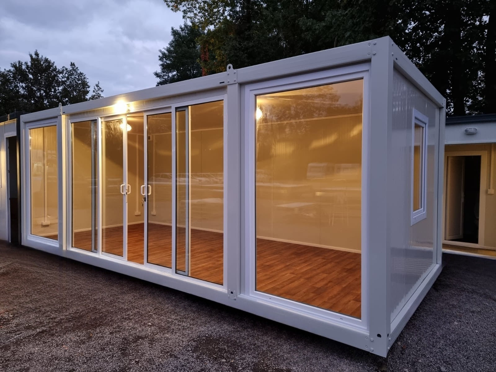 CONTENEDOR DE OFICINA DE VIDRIO