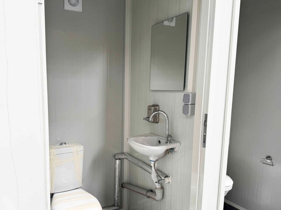 CONTENEDOR SANITARIO DOBLE CON WC