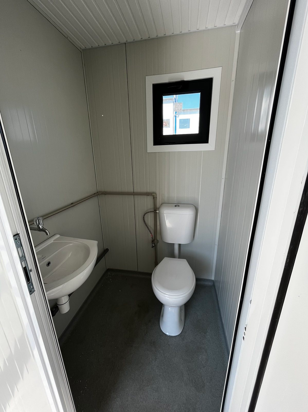 CONTENEDOR DE OFICINA 2,4 X 5M