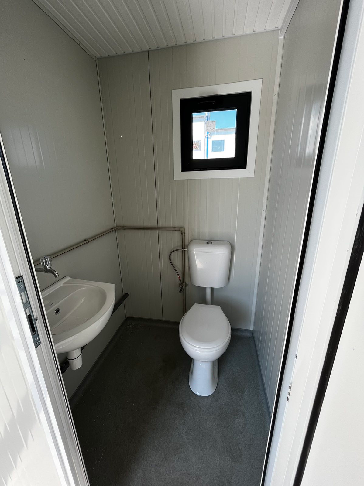 CONTENEDOR DE OFICINA 2,4 X 5M