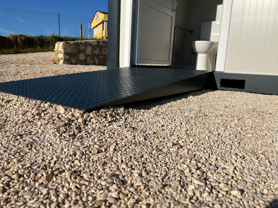 CONTENEDOR SANITARIO PARA DISCAPACITADOS 220 X 220